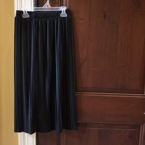 H&M Black Pleated Midi Skirt